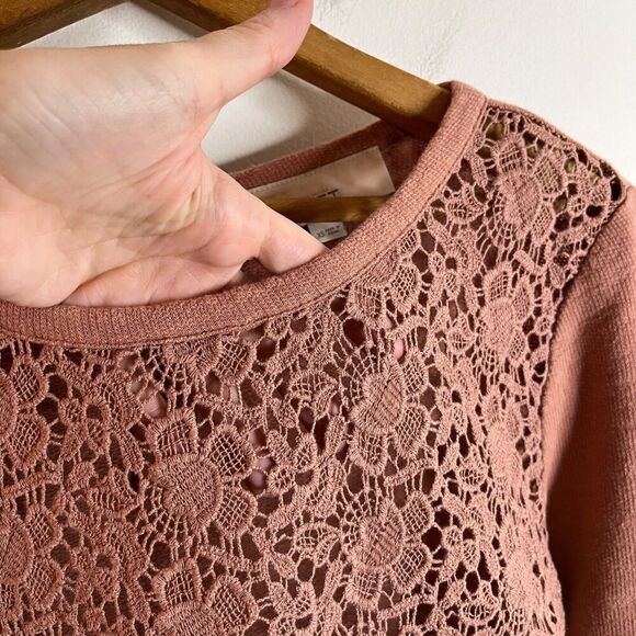 Ann Taylor Loft Women's Crochet Sweatshirt Top XS Pink 3/4 Sleeve Floral Lace - Picture 3 of 9